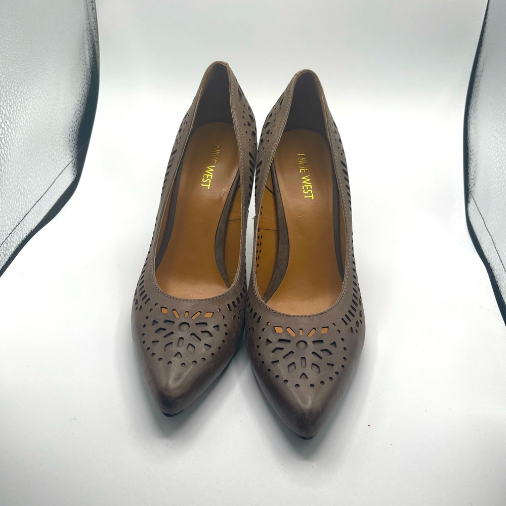 Nine West heels taupe/brown color size 8